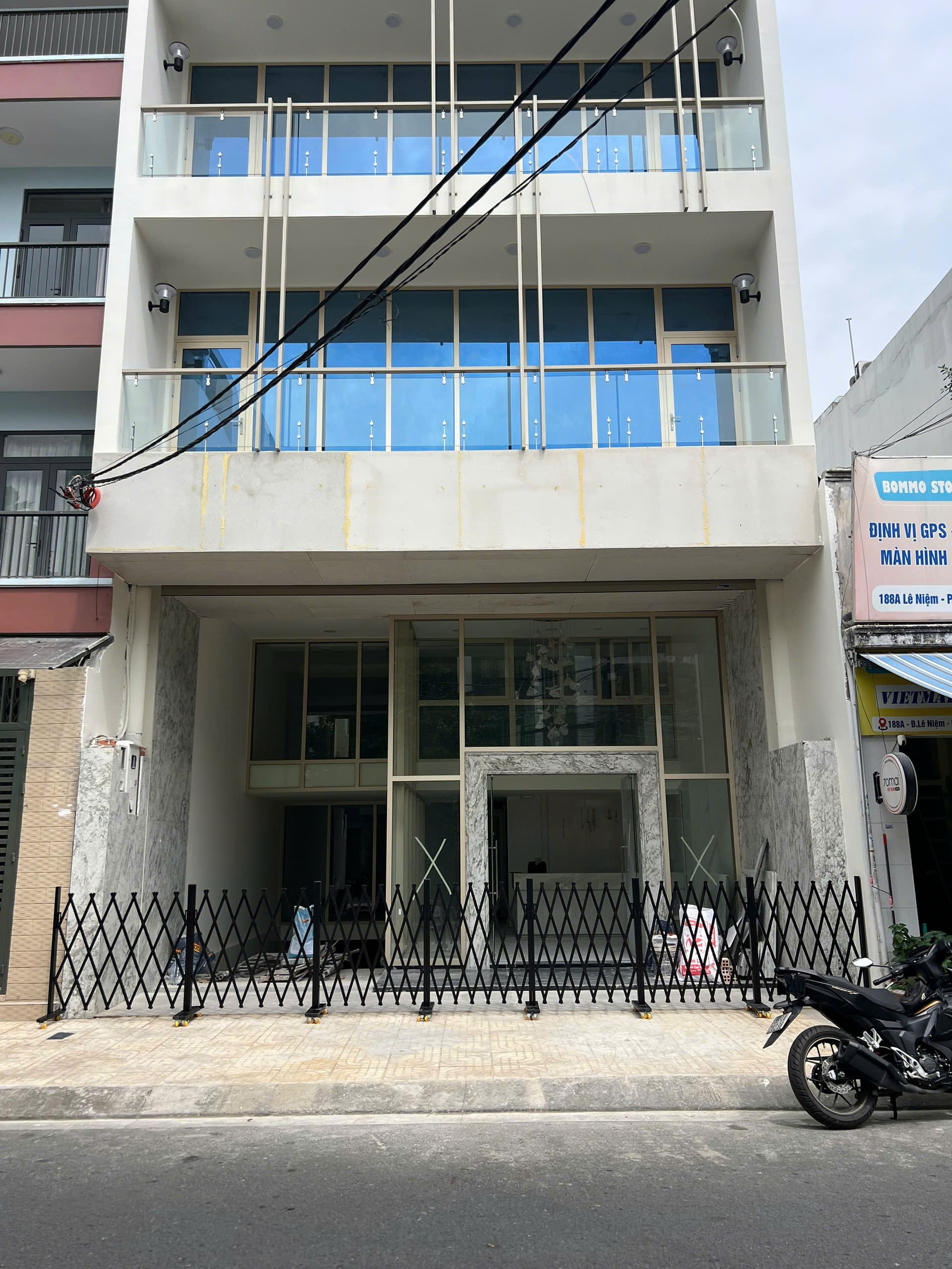 Hàng rào xếp di động dạng thu gọn để chặn lối đi linh hoạt